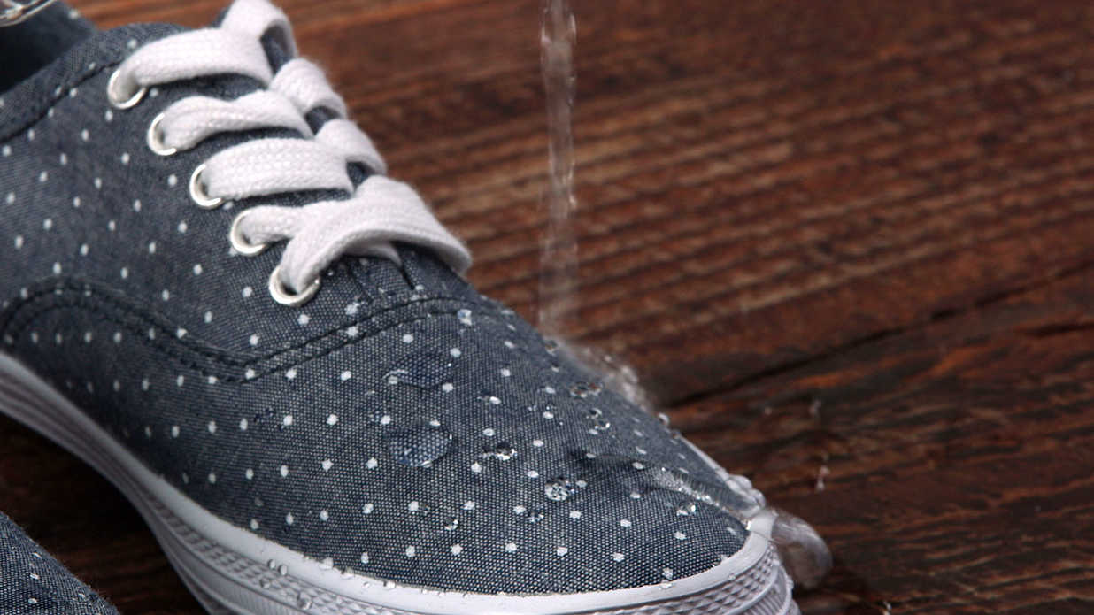 DIY-Waterproof-Shoes-1920×1080.00<em>00</em>11_19.Still001