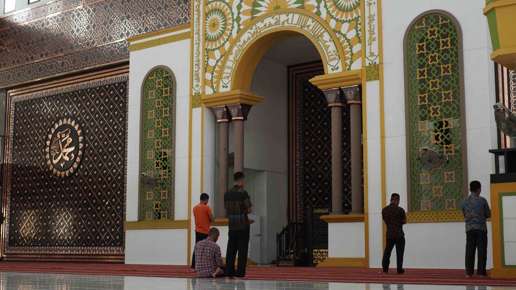 bacaan sholat gerhana (source shutterstock)