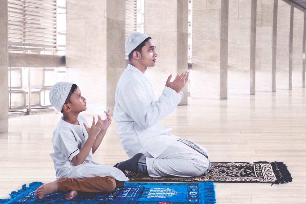keutamaan sholat gerhana (source shutterstock)
