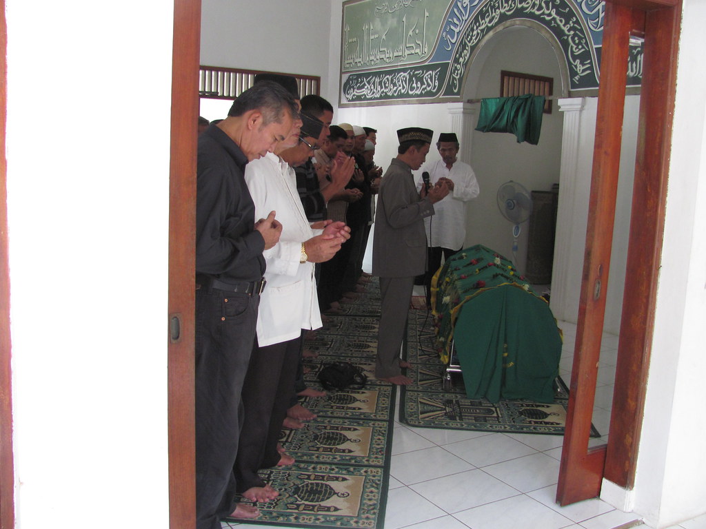 pengertian sholat jenazah (source flickr)