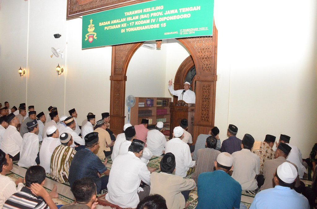 sholat jenazah (source flickr)