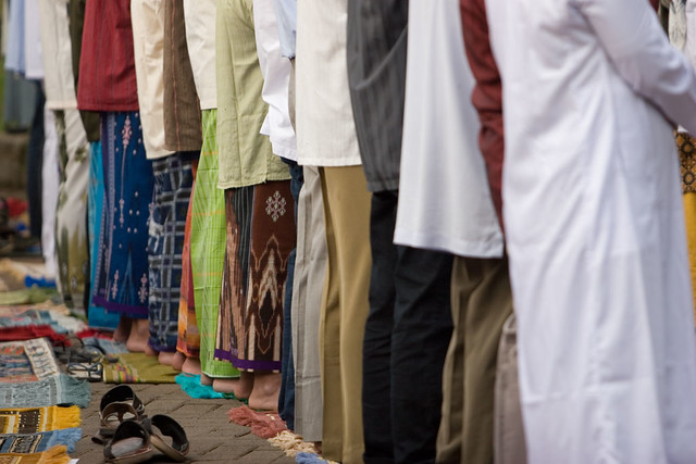 sholat jenazah (source flickr)