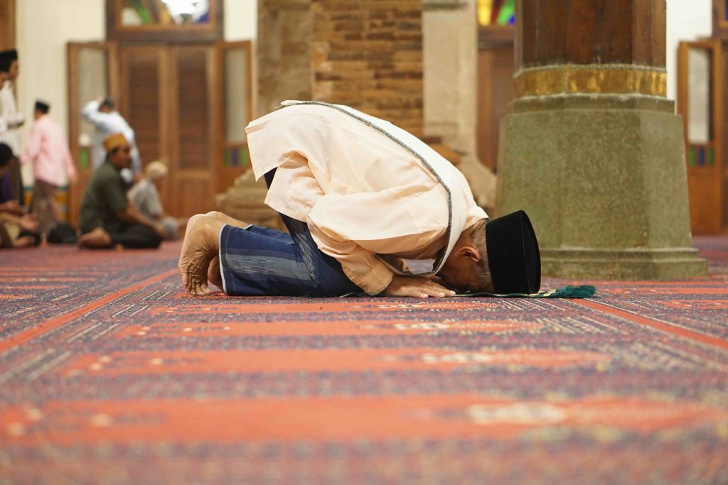 tata cara sholat jenazah (source shutterstock)