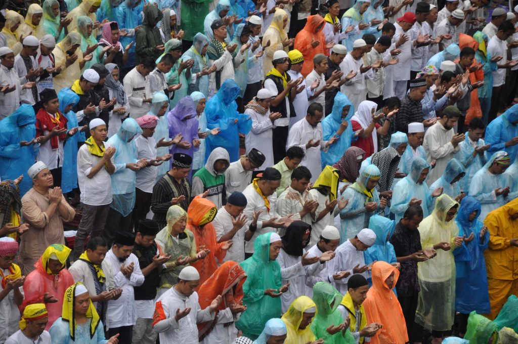 waktu sholat tarawih (source shutterstock) 
