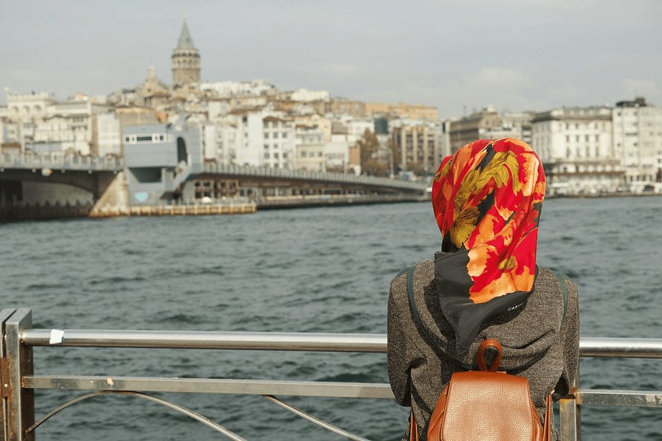 gaya hijab simple untuk buka puasa bersama